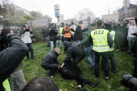 Policie zatkla jednoho výtržníka, který se chtěl prát. Autor: Lukáš Leitner