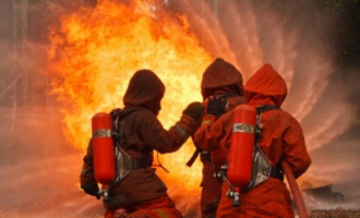 VIDEO: Při prvním požáru v novém roce lehla popelem chatka v Juliánově