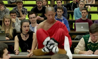 VIDEO: Mnich vyměnil kung fu za VUT FU. Nová kampaň technické univerzity opět boduje