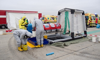 Záchranáři na brněnském letišti zápasili s ebolou. Jenom jako