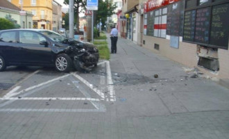 Opilec v Žabovřeskách nezvládl řízení. S autem se proboural až k regálům s potravinami