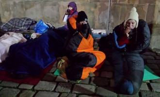 Jak se spí bezdomovcům na ulici? Pár Brňanů si to vyzkoušelo na vlastní kůži