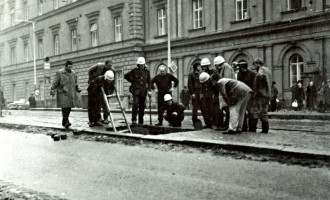 Před devětatřiceti lety se propadla Pekařská ulice. Žena tehdy zmizela v podzemí