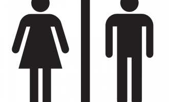 VIDEO: Muže v divadle zamkli na záchodě. O pomoc musel volat strážníkům