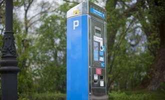 Řidiči si pořídí parkovací oprávnění podle nového ceníku už dnes