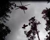Pohřešovanou ženu musel z rokle vytáhnout vrtulník