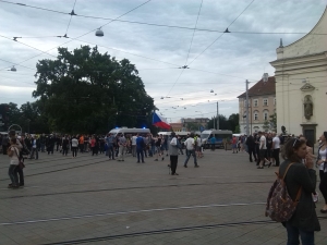 Na Moravském náměstí se v pátek uskutečnily dvě demonstrace.